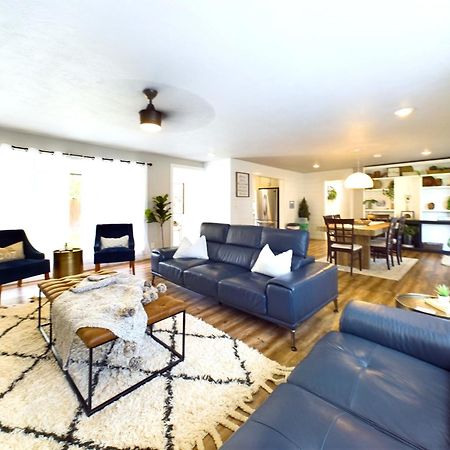 הוילה קורבליס Modern Boho Retreat מראה חיצוני תמונה