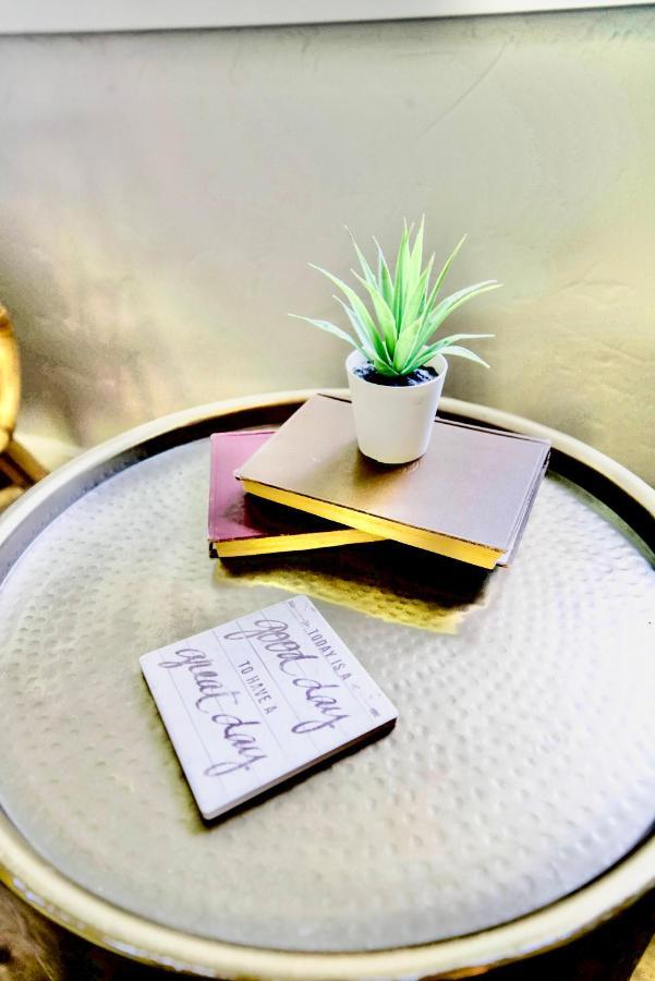 הוילה קורבליס Modern Boho Retreat מראה חיצוני תמונה